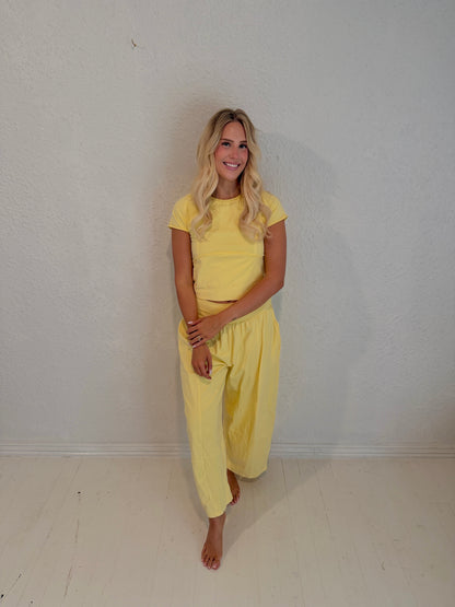 yellow on-the-go set