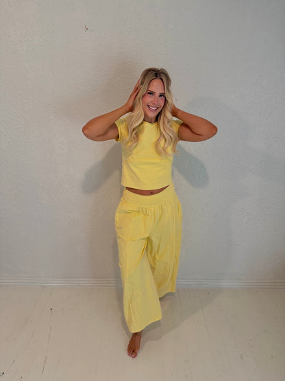 yellow on-the-go set