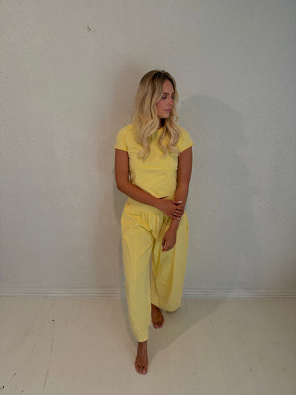 yellow on-the-go set